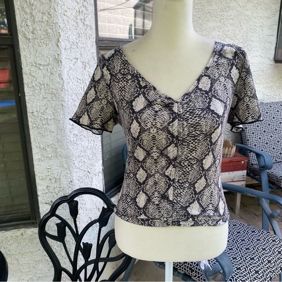 Fashion Nova Snake Scale Middle Tie Ruched Top Blouse - Picture 2 of 8